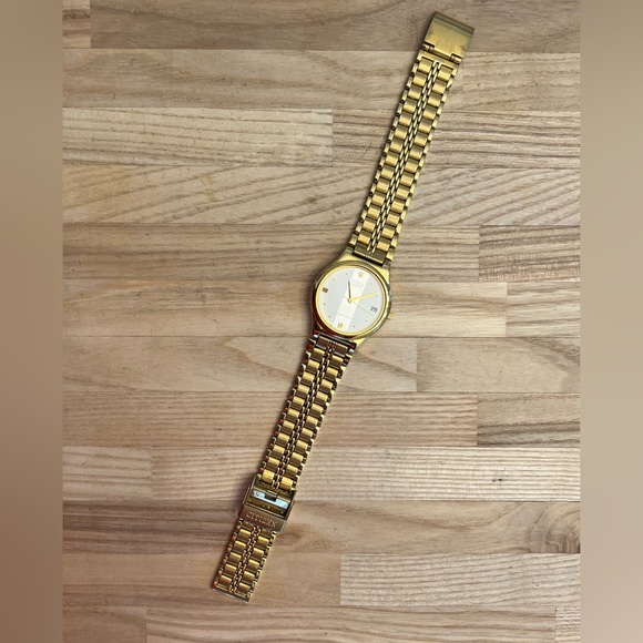 Citizen Men’s Watch Gold Round Dial, Bracelet, Hands, Markers, Date Window - Picture 5 of 13